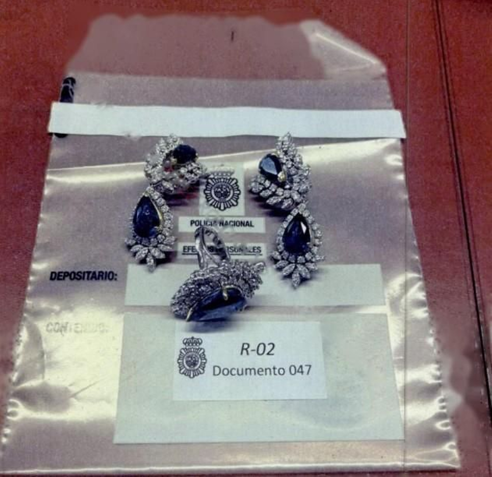 Galería | Zapatero guardaba decenas de joyas y relojes en una caja fuerte en su despacho, fotos