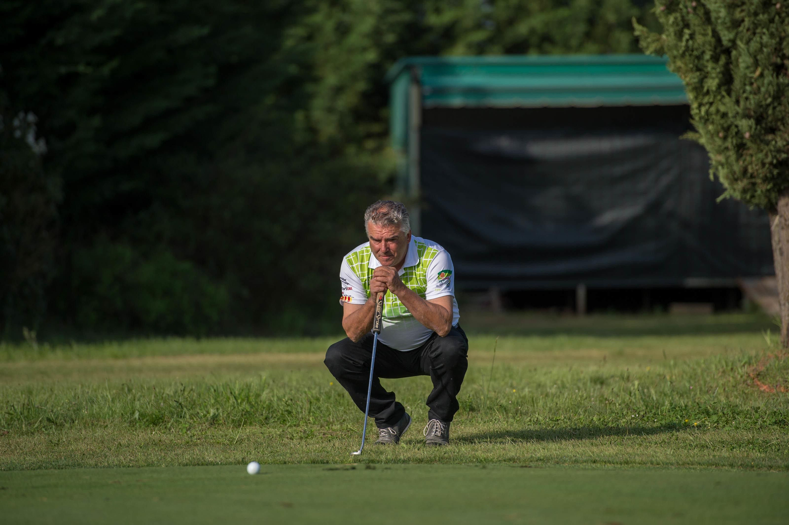 La concentración, básica para realizar una buena tarjeta de golpes.