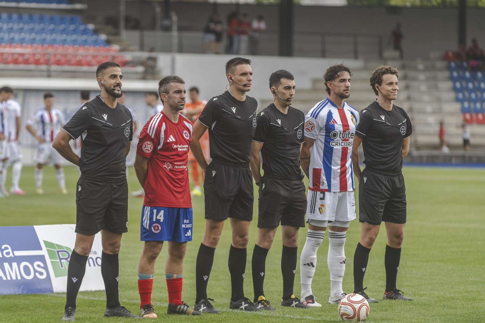Galería | O Couto disfruta con el estreno de la UD Ourense en Primera Federación, en fotos