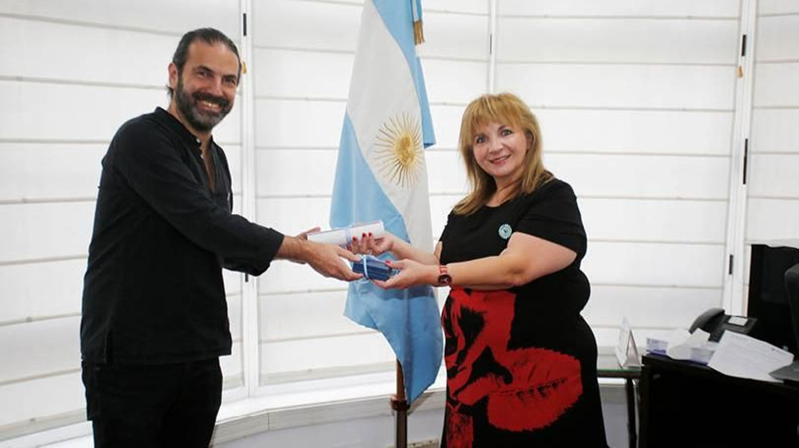 Argentina premia al físico José Edelstein