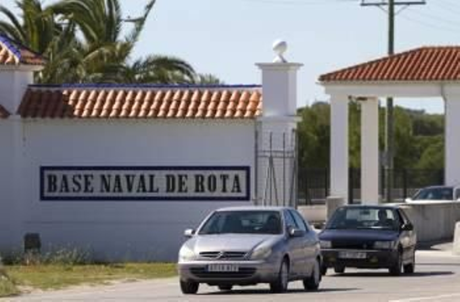 Fotografía de archivo (18/03/2011) de la entrada a la Base naval de Rota en Cádiz