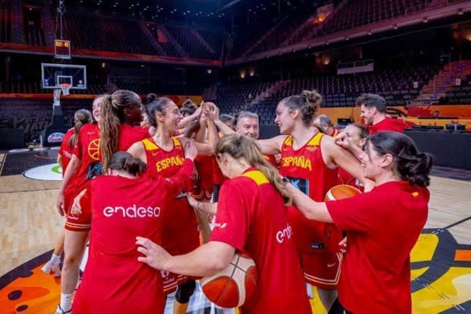 Las jugadoras de la selección española en su último entrenamiento antes del debut mundialista.