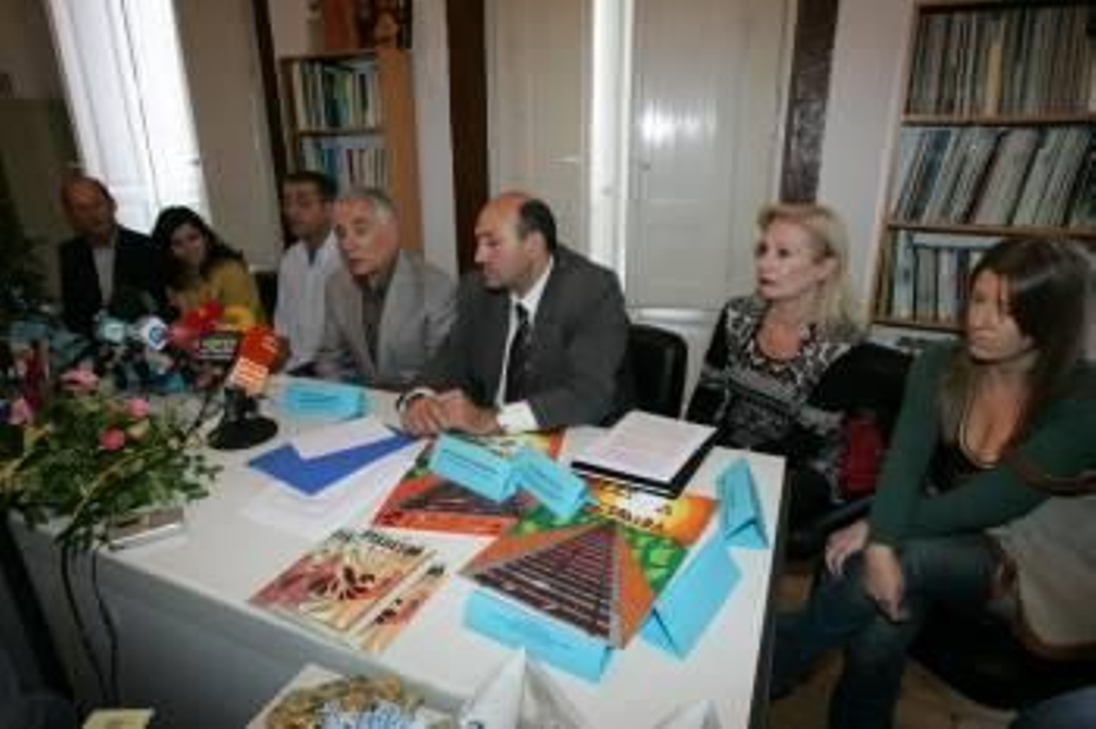 María Guede, Isabel Pérez, Leto Cid, Francisco Nóvoa y Rogelio Martínez.  (Foto: MARCOS ATRIO)