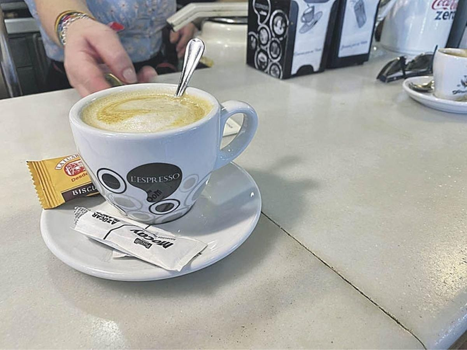 Café servido en un establecimiento hostelero de O Barco.