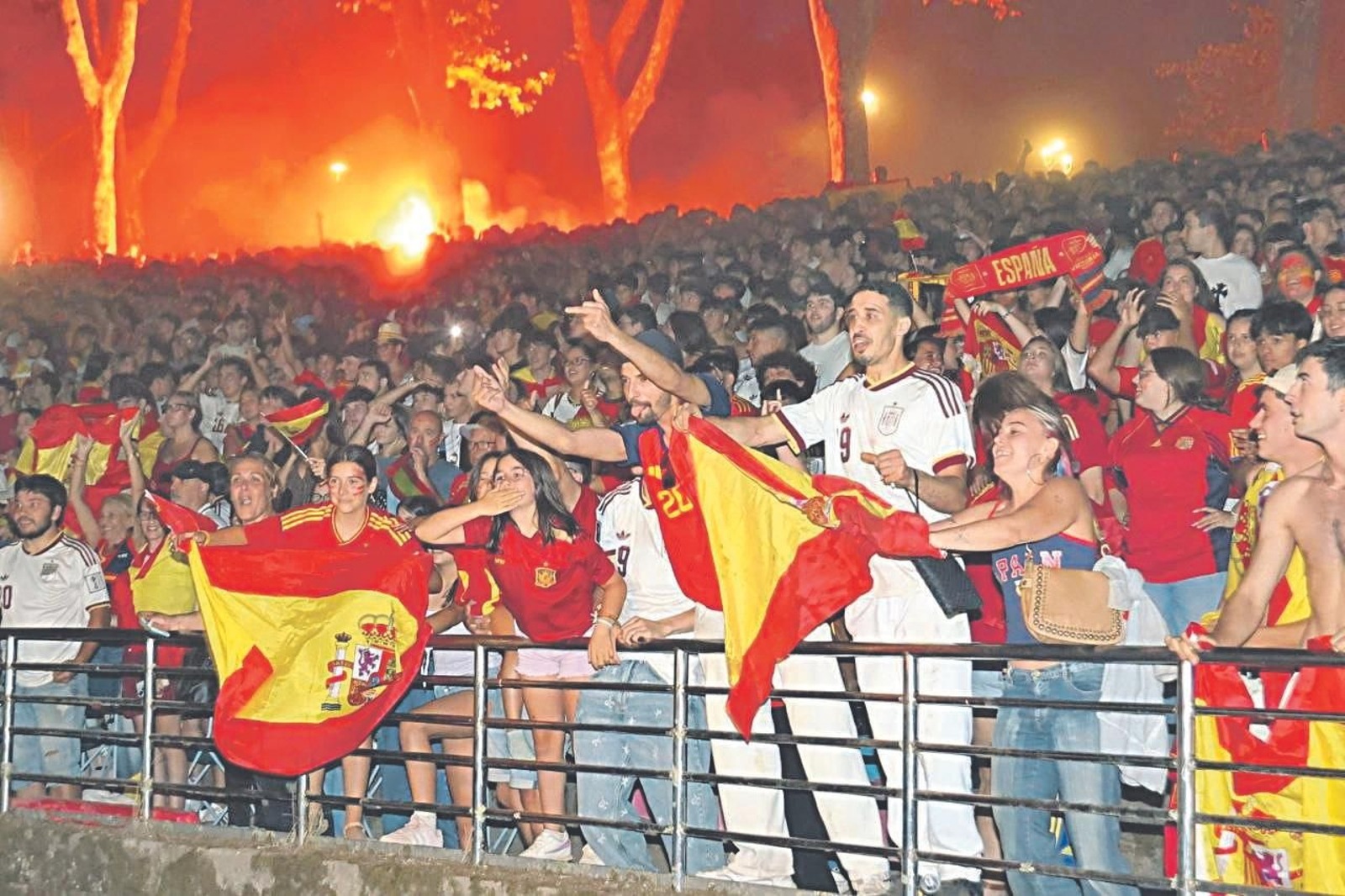 La felicidad de las gradas del Auditorio de Castrelos con el gol de Ferran Torres.