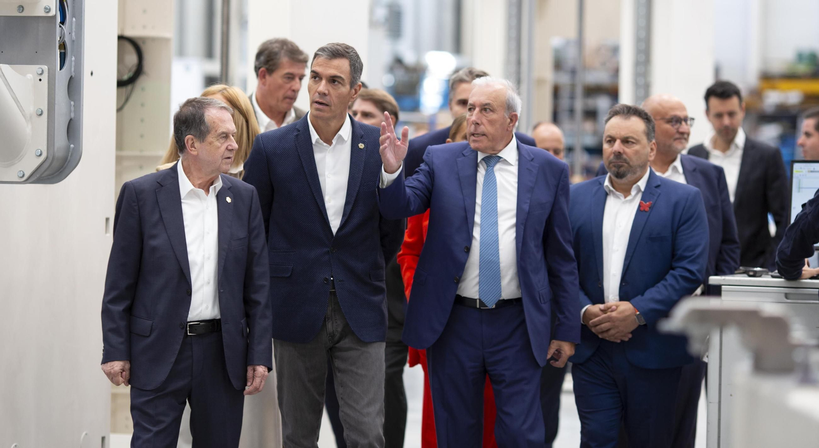 Galería | Pedro Sánchez visita las instalaciones de Delta Vigo en el PTL de Valadares