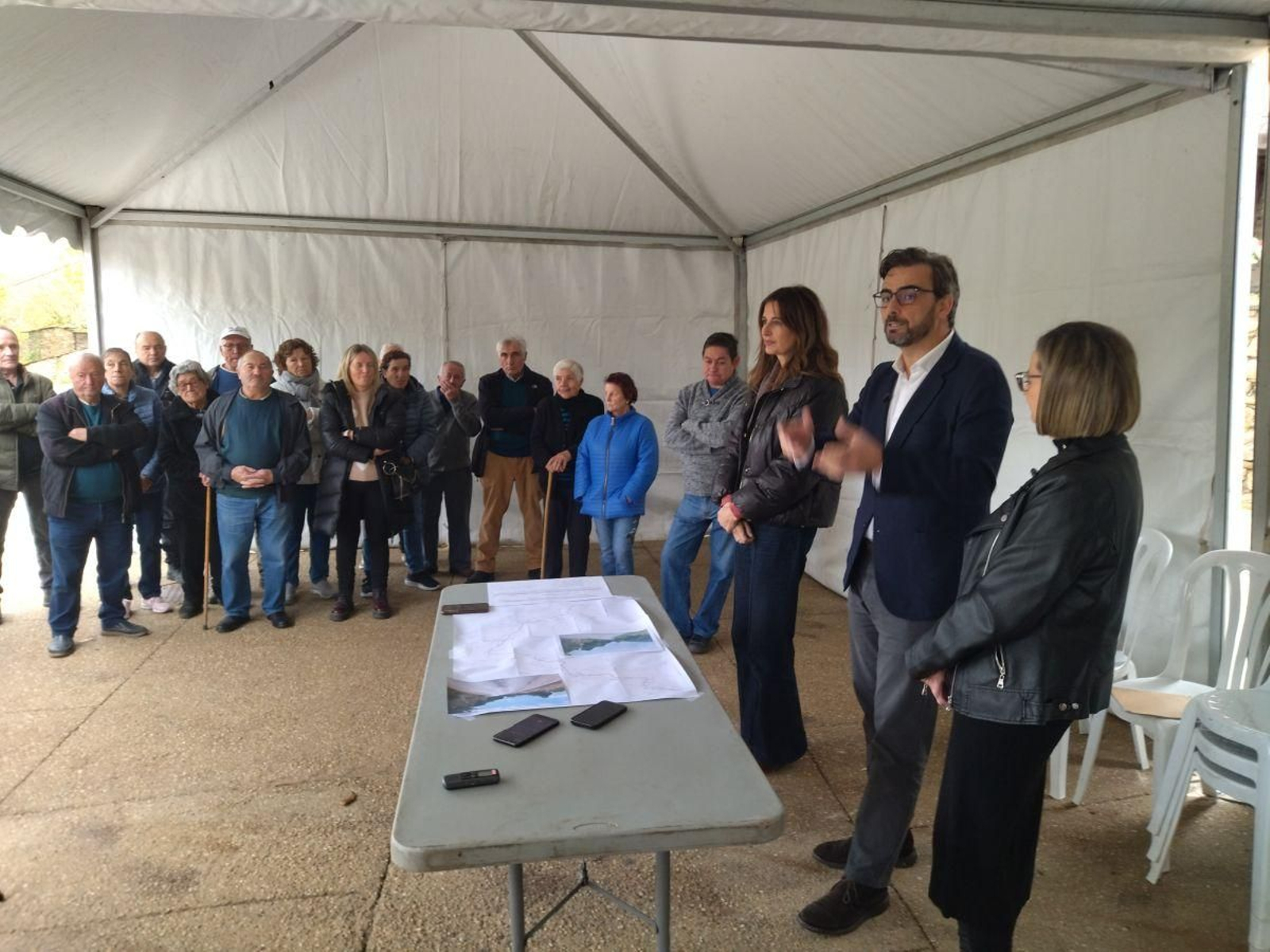 Natalia Prieto, Diego Calvo y María del Carmen González informan del proyecto de mejora.