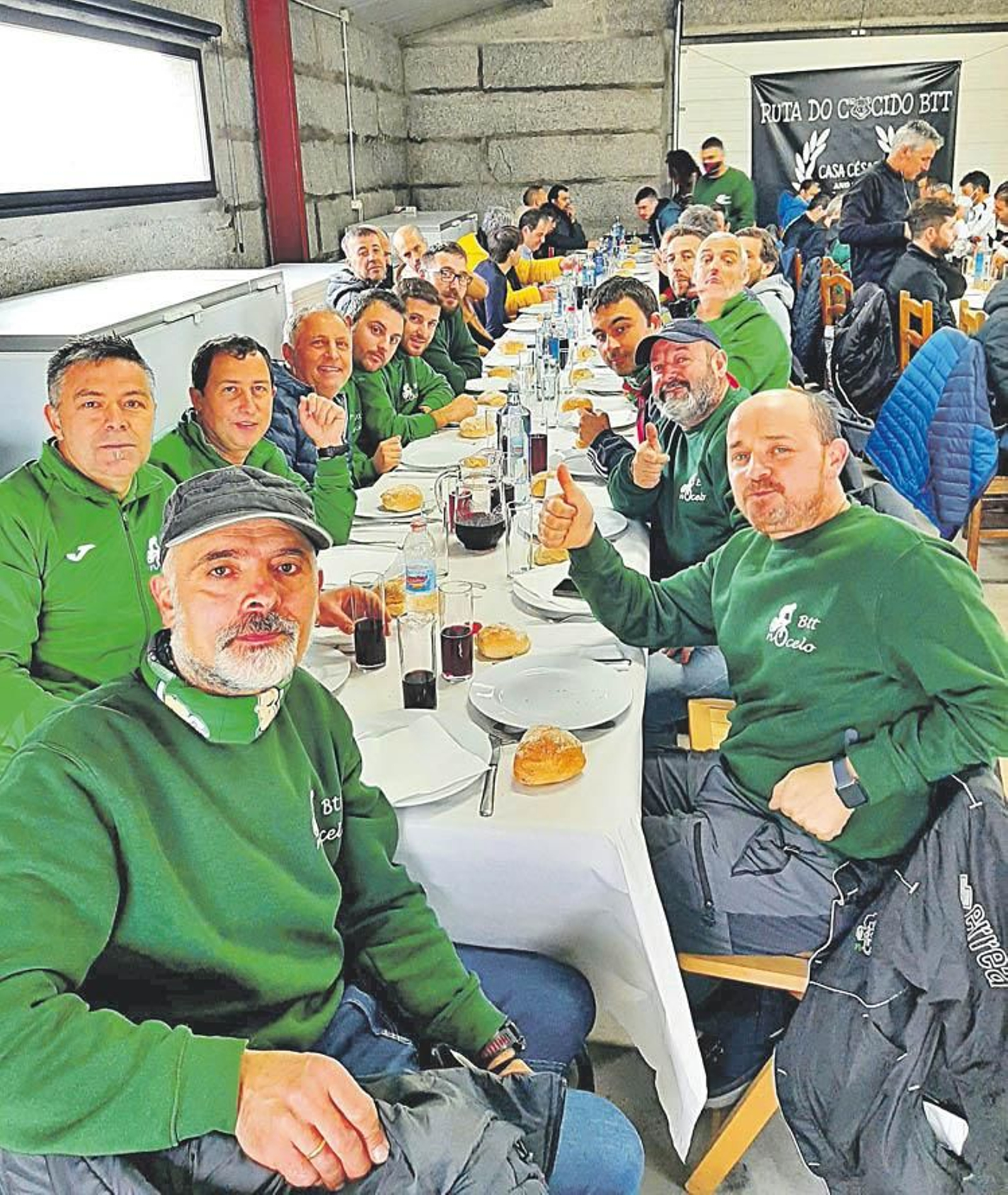 Después la carrera tocó reponer fuerzas con una buena comida.  