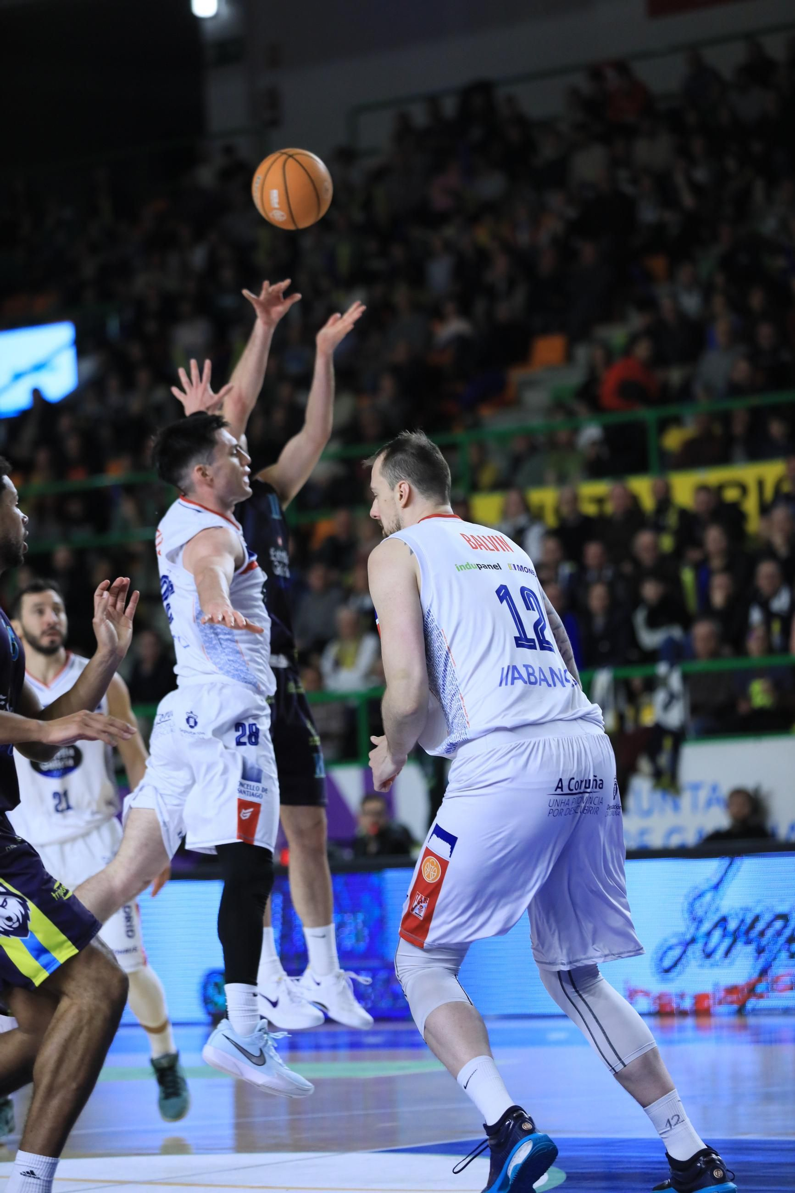 Galería | El Pazo, a reventar para el derbi COB-Obradoiro