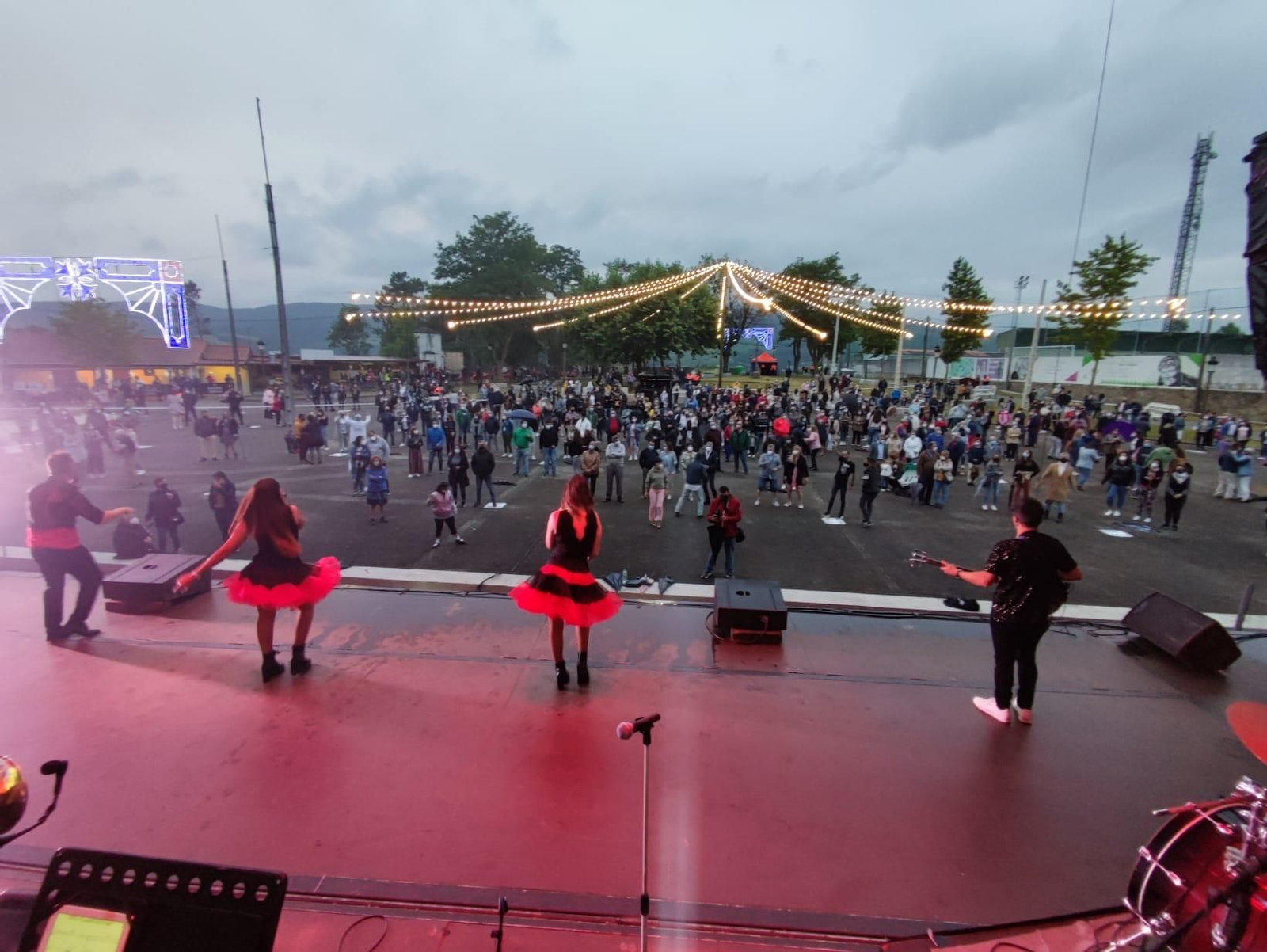 Tomiño vuelve a bailar en una verbena _ Vicente Alonso 32