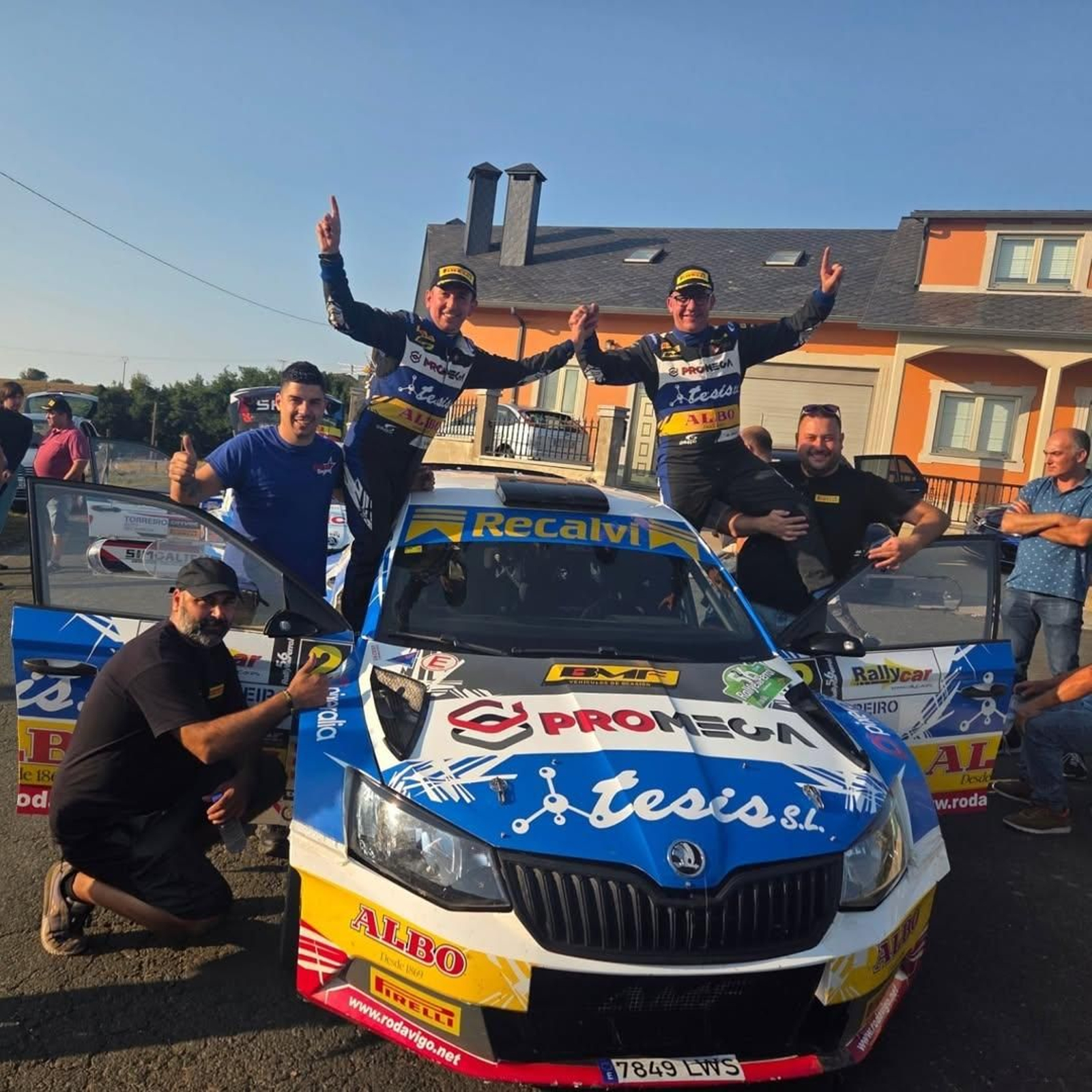 Avelino Martínez y Alberto Meira celebran el título del Supercampeonato R5, asegurado ya en Ferrol.