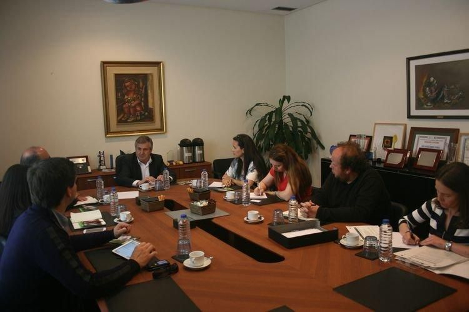El gerente del Inorde, José Manuel Rodríguez, junto a representantes de los tres órganos participantes en la reunión.