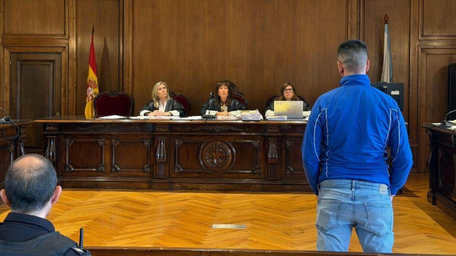 El juicio comenzó ayer, con la declaración del acusado, en la Audiencia Provincial en Pontevedra.
