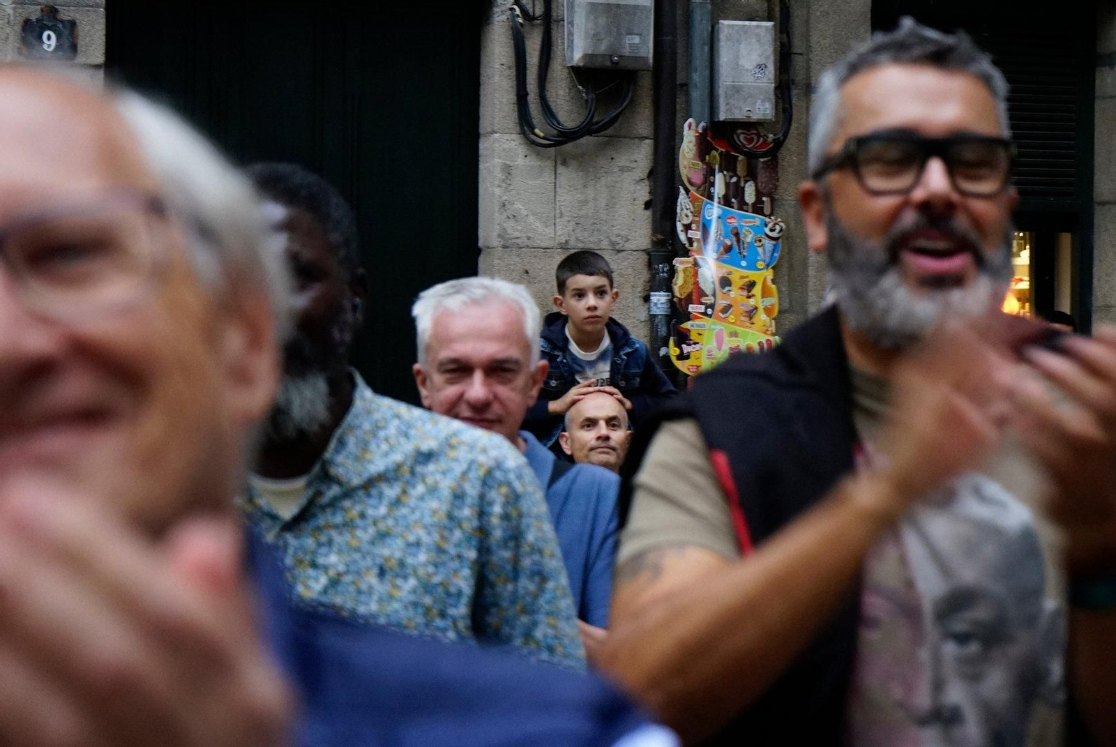 Seguidores de todas las edades acudieron a recibir al equipo.