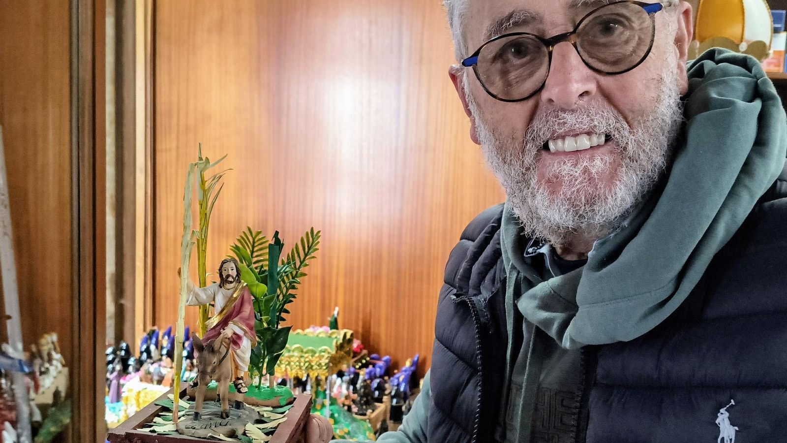 Francisco Luis con la imagen de la Borriquita.