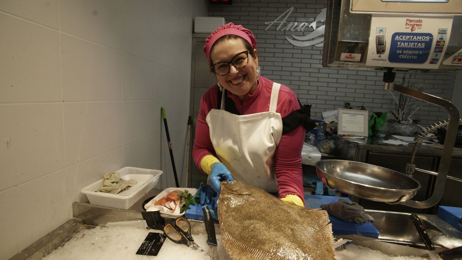 Ana García, pescantina que destaca la buena marcha de las ventas.