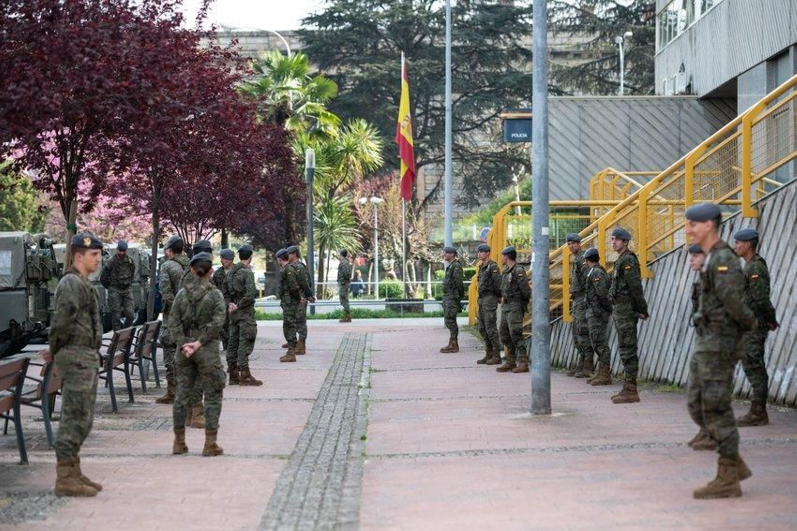Despliegue militar y policial en las calles de Ourense el 18 de marzo para velar por el cumplimiento del estado de alarma. Foto: Óscar Pinal