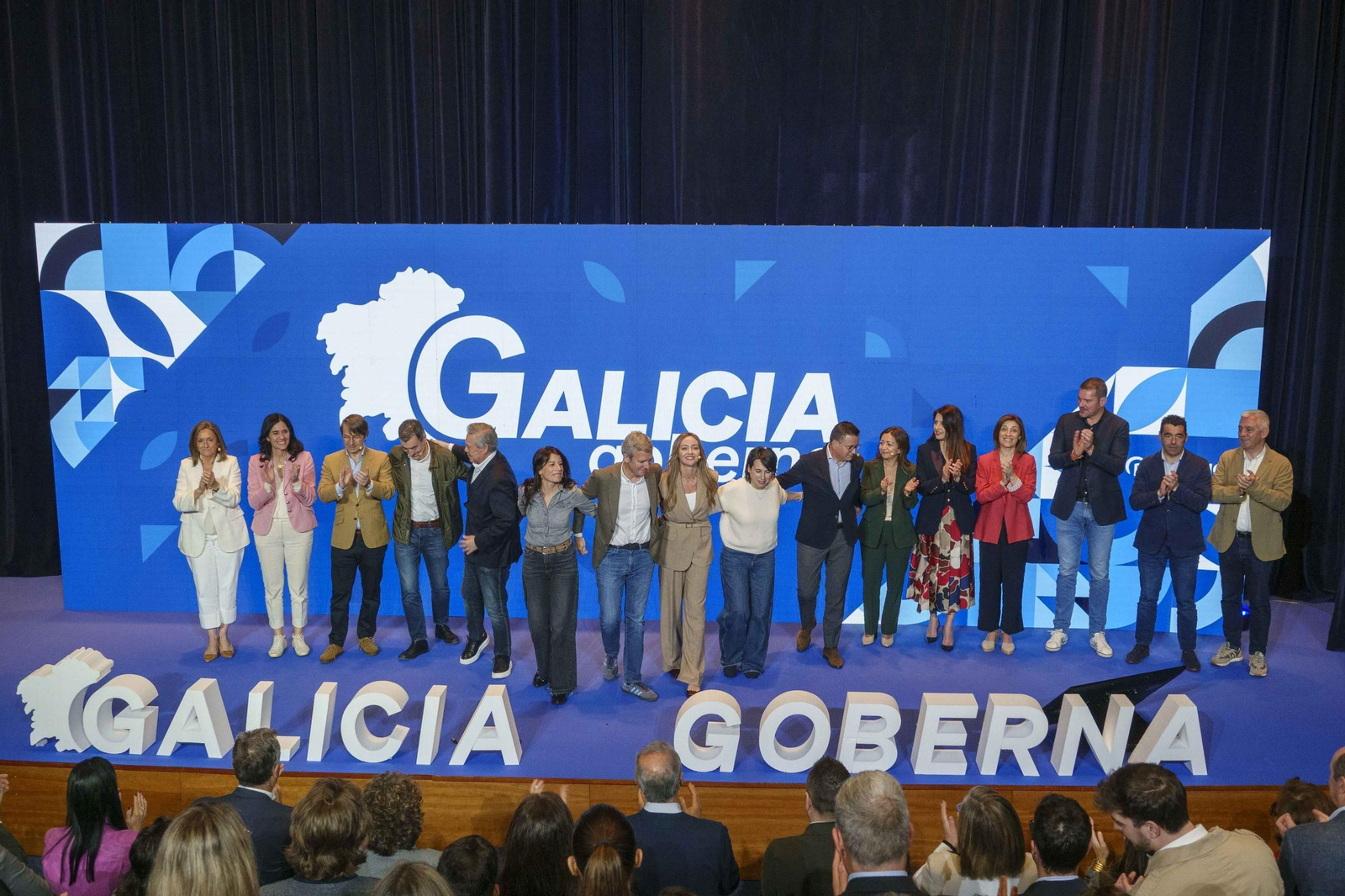 Galería | Rueda lidera el acto del PPdeG en Vigo y hace balance del mandato