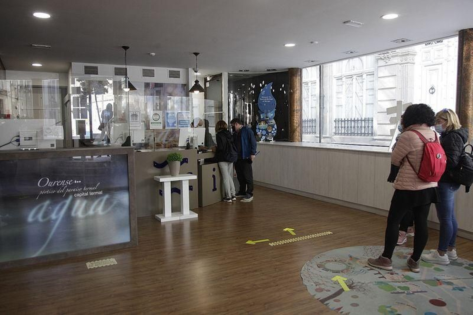 Turistas en Ourense este martes festivo