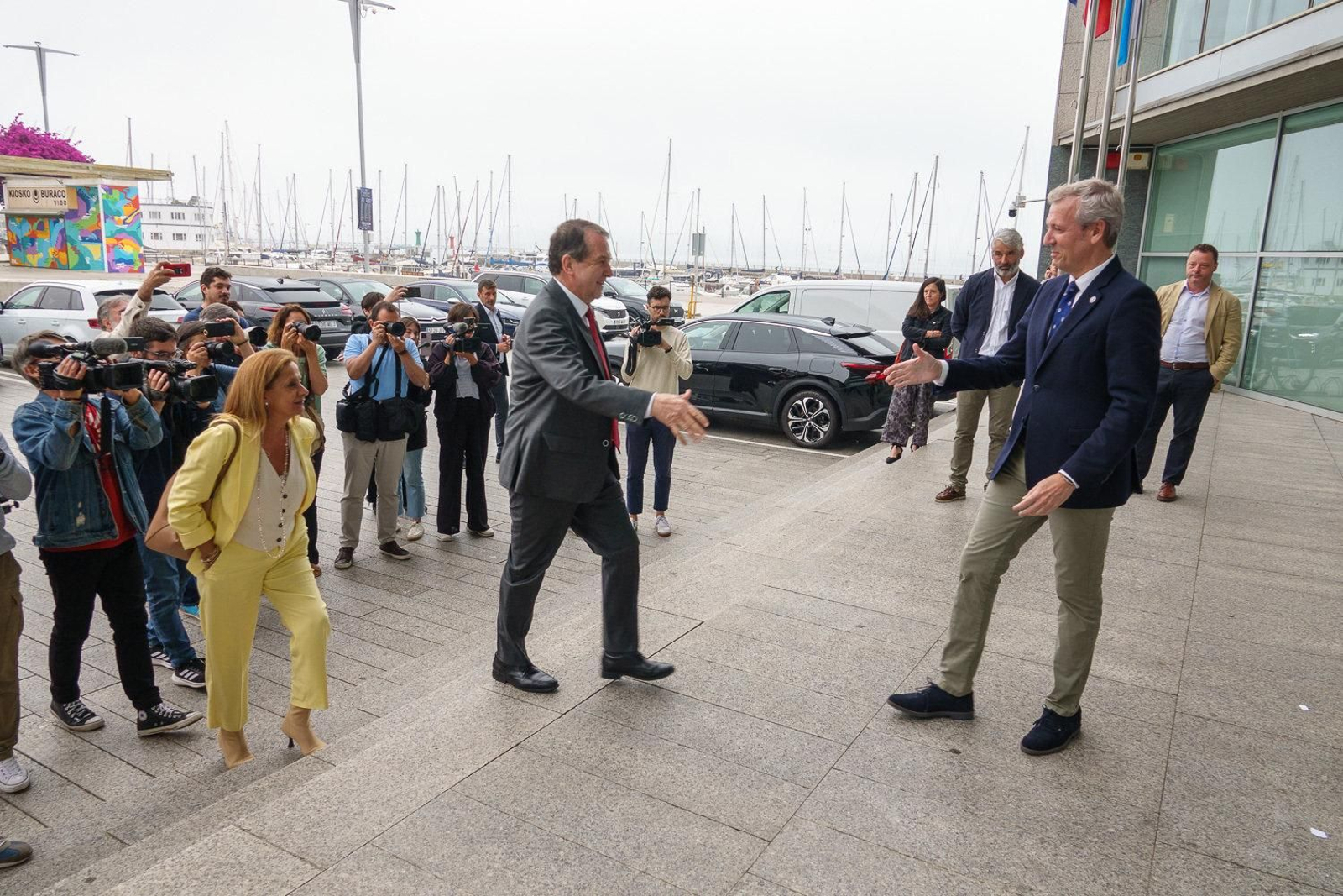 Primer encuentro entre Caballero y Rueda.