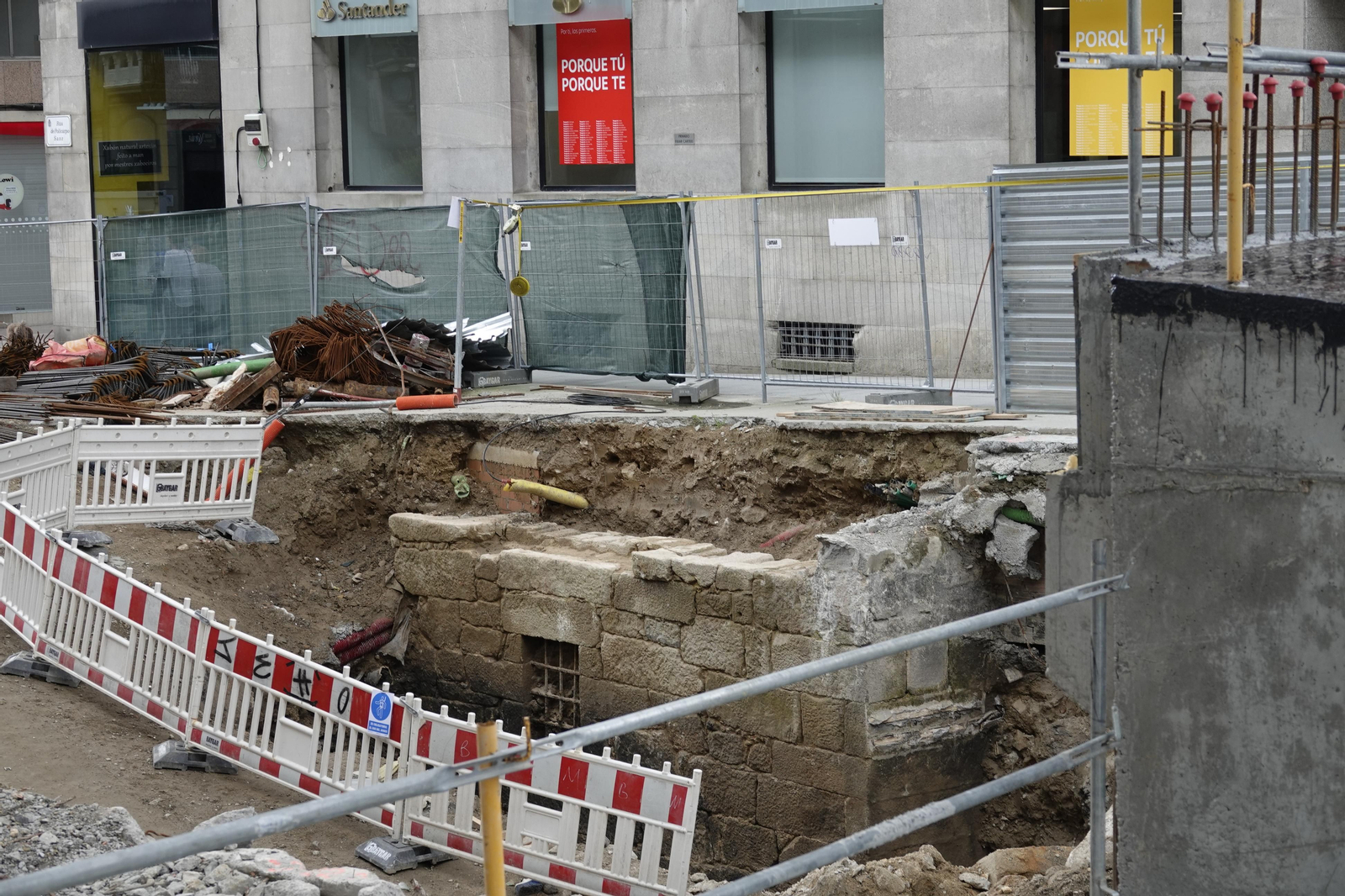 Los restos de la Casa Mora, hallados durante las obras de Porta do Sol. // Vicente Alonso