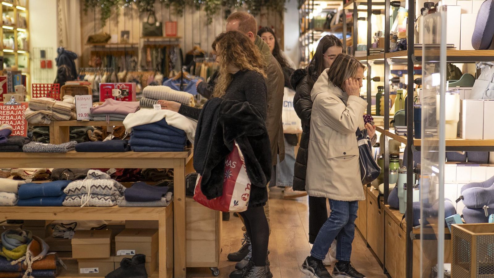 El centro comercial se convierte en el refugio perfecto para hacer frente a la lluvia.