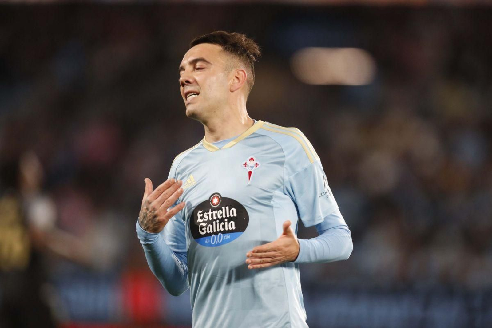 Iago Aspas se lamenta durante un partido.