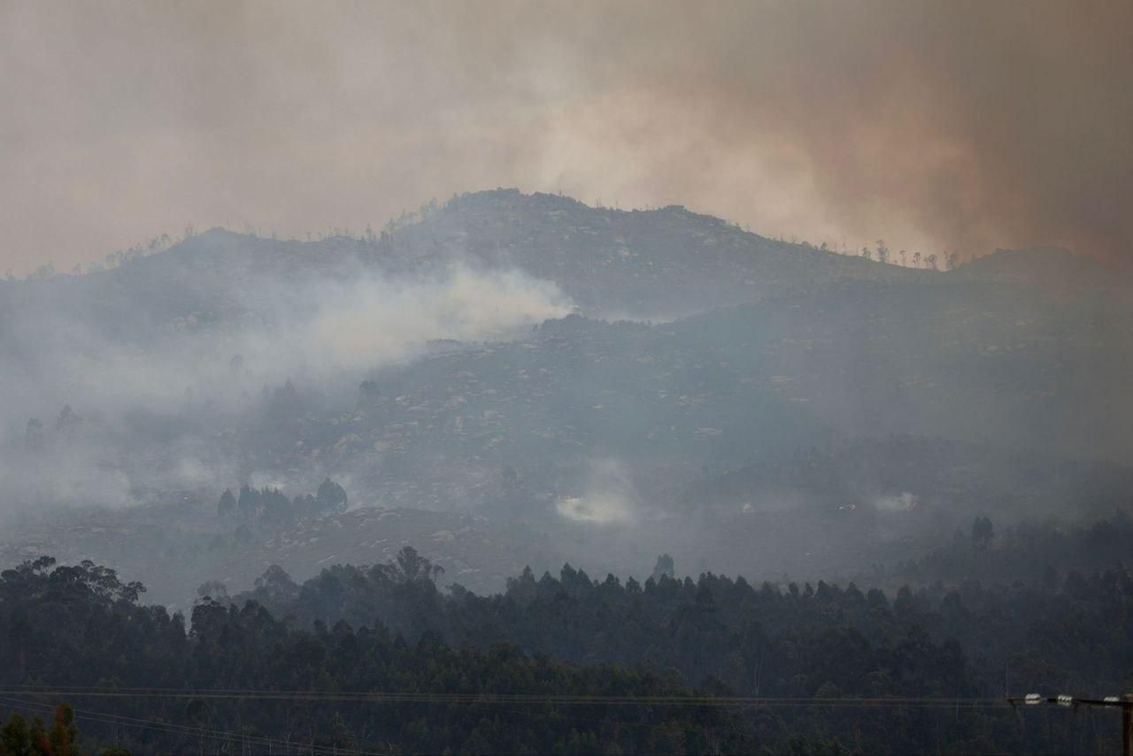 Galería | Las llamas devoran el monte Galleiro, entre Mos, Ponteareas y Pazos de Borbén