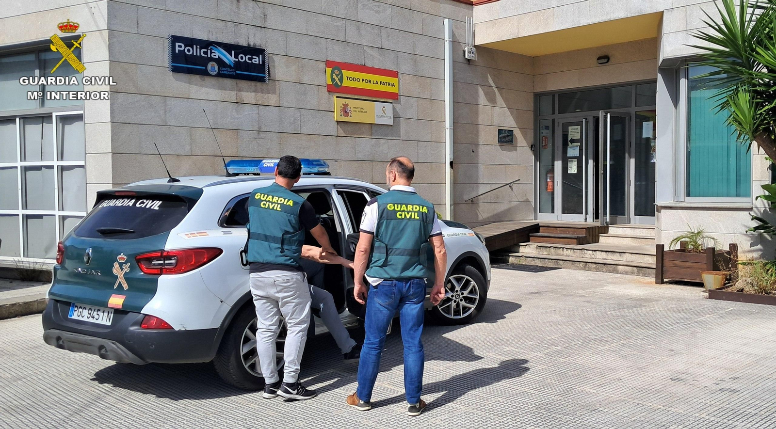 La Guardia Civil ha detenido a un vecino de Cambados por un delito de daños en el patrimonio.