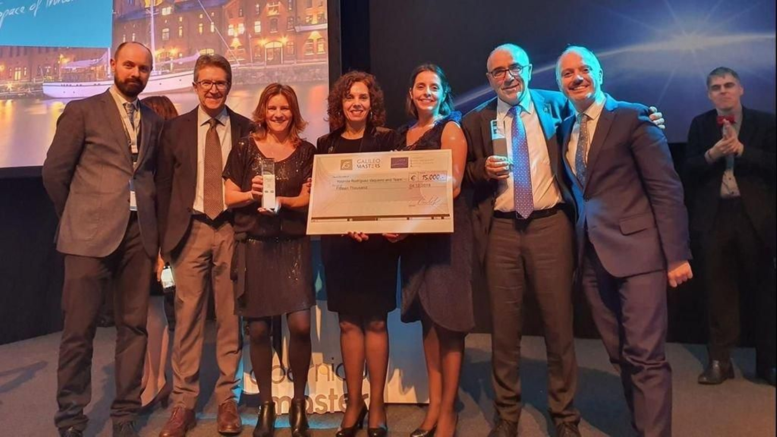 Antonio Pino, Fernando Las Heras, Yolanda Rodríguez, David Regades y María Consuelo Pérez, recogiendo el premio.