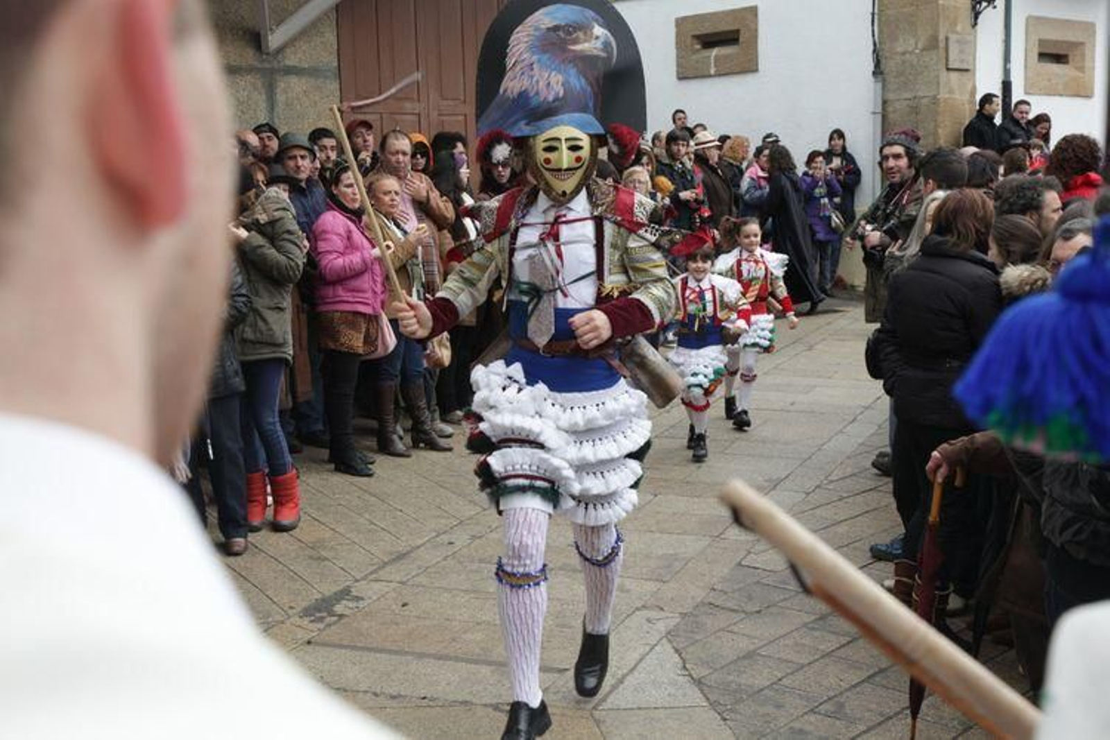 Laza recibe a los peliqueiros con bica y licor café