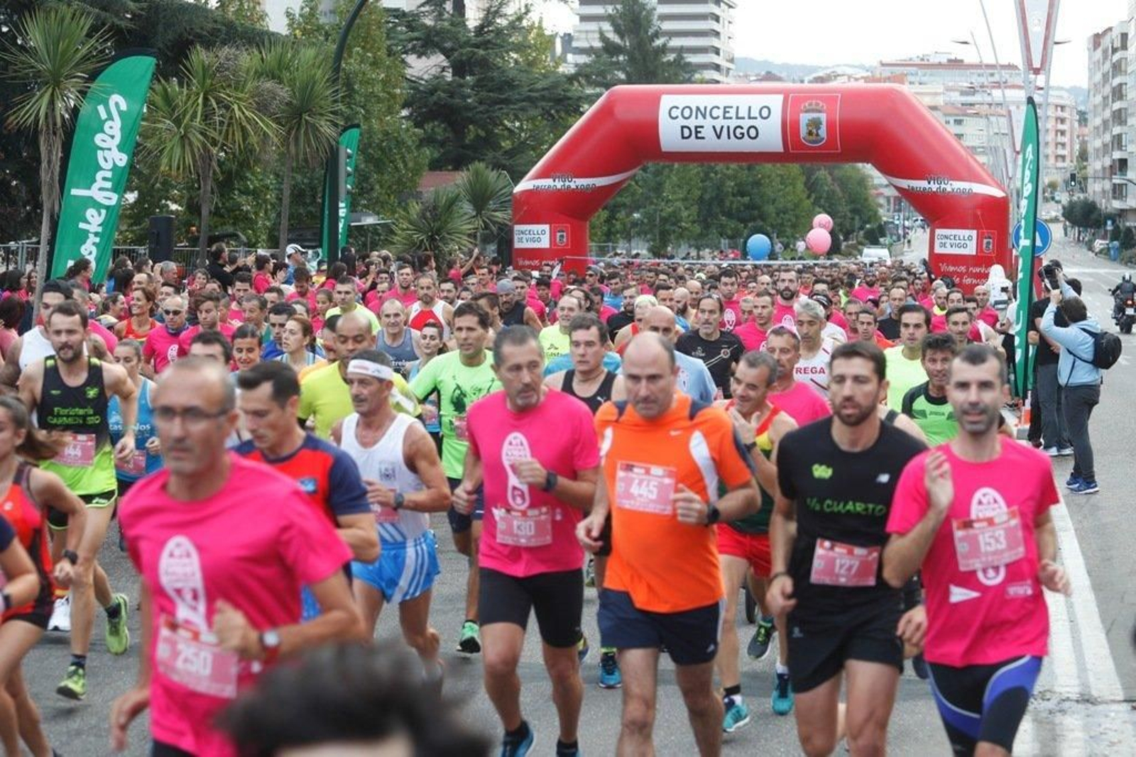 El color rosa abarrotó la Avenida de Castelao - JV Landín 197