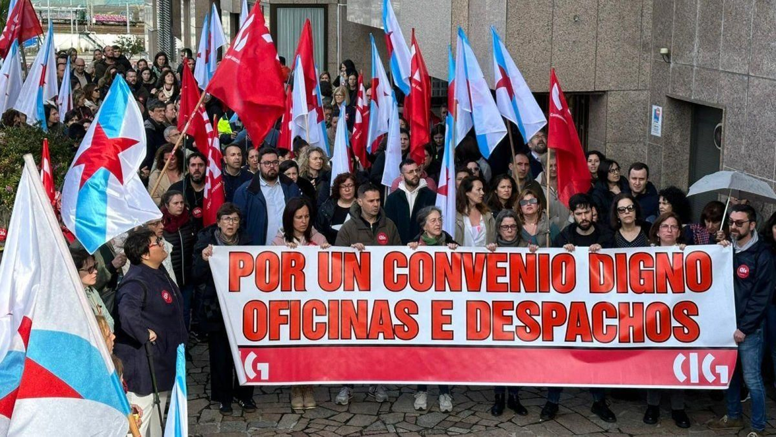 Protesta en Vigo para exigir el convenio de despachos y oficinas de la provincia de Pontevedra.