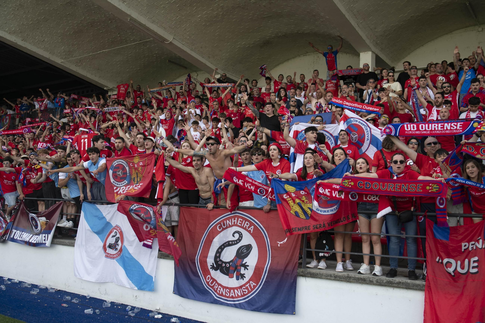 Galería | La UD Ourense quiere llegar a Primera Federación y la afición se vuelca con el equipo en O Couto