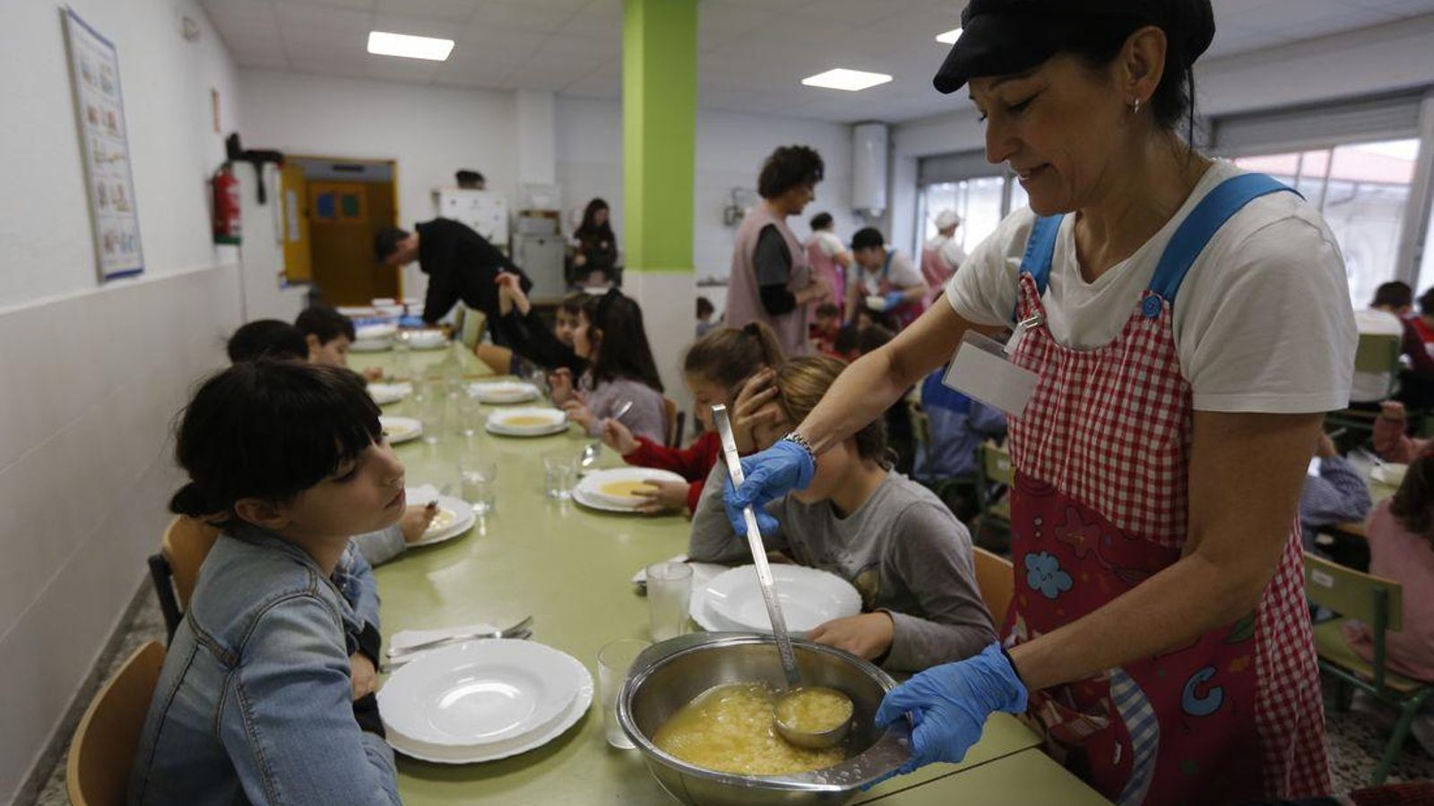 Ourense. 07/02/2020. Reportaje sobre los comedores escolares gestionados por Anpas. En la foto los alumnos del CEIP Curros Enríquez. Foto: Xesús Fariñas