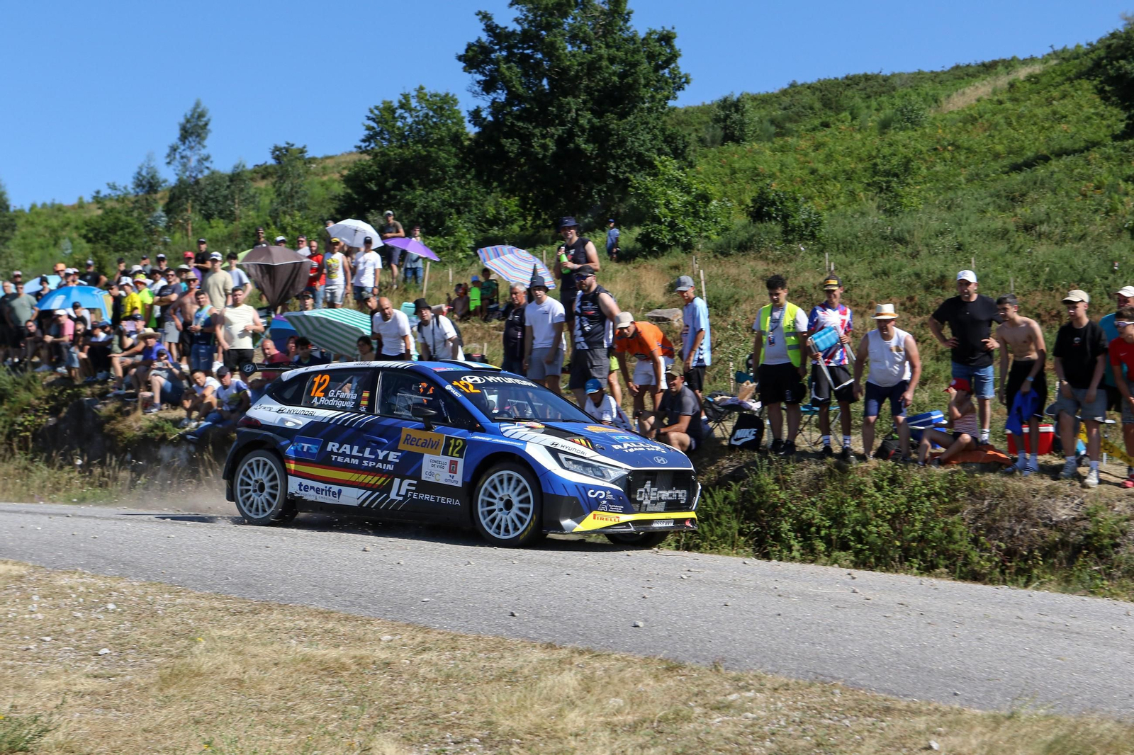 Galería | Los coches se apoderan de Vigo en el primer día del Rally Rías Baixas