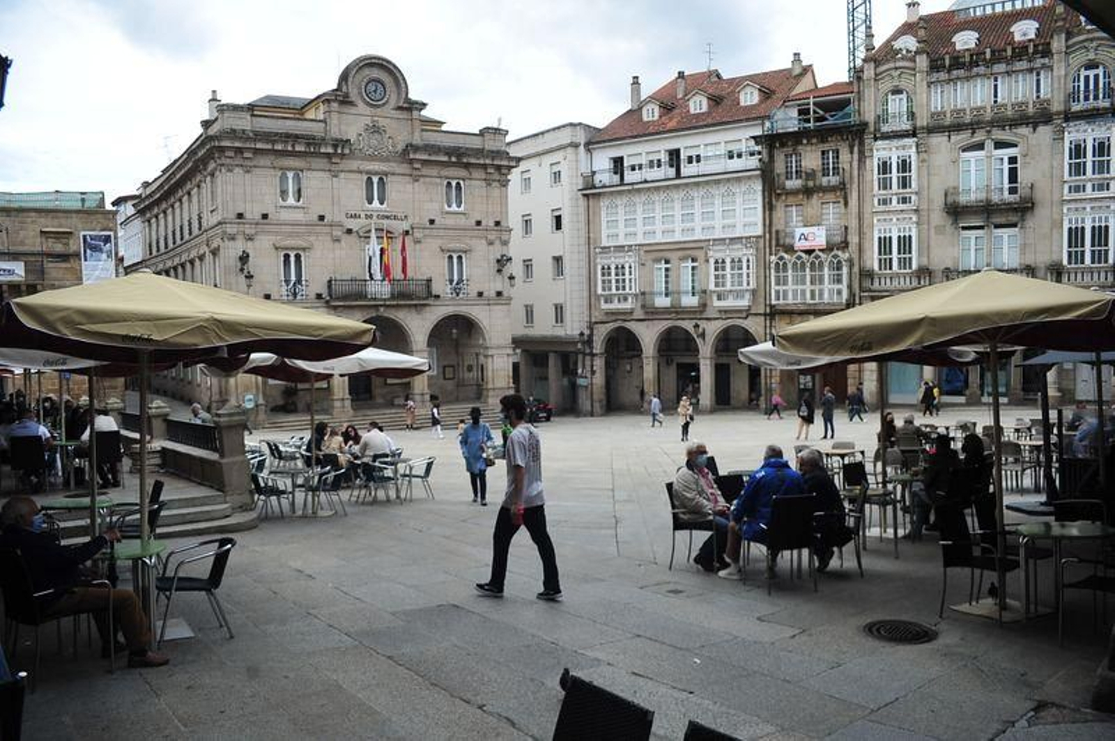 Tímida presencia de turistas en Ourense // FOTO: JOSÉ PAZ