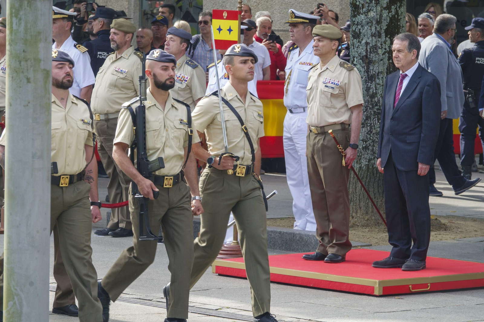 Galería | Comienza la programación del Día de las Fuerzas Armadas en Vigo