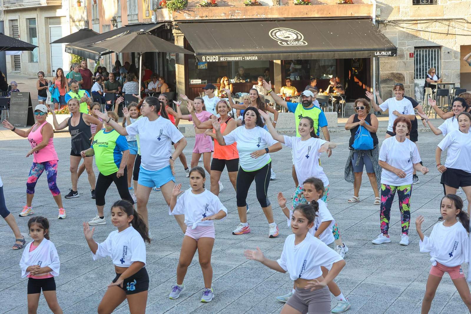 Galería | Un centenar de personas se activan con la sesión de zumba de +Deporte Atlántico