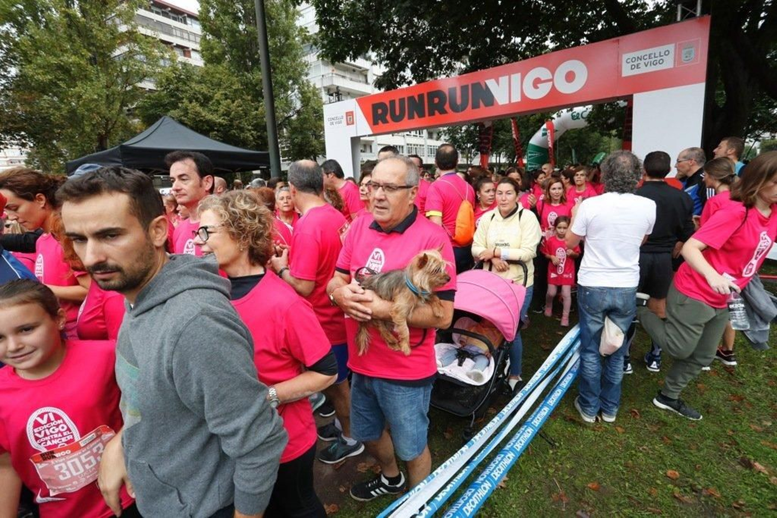 El color rosa abarrotó la Avenida de Castelao - JV Landín 187