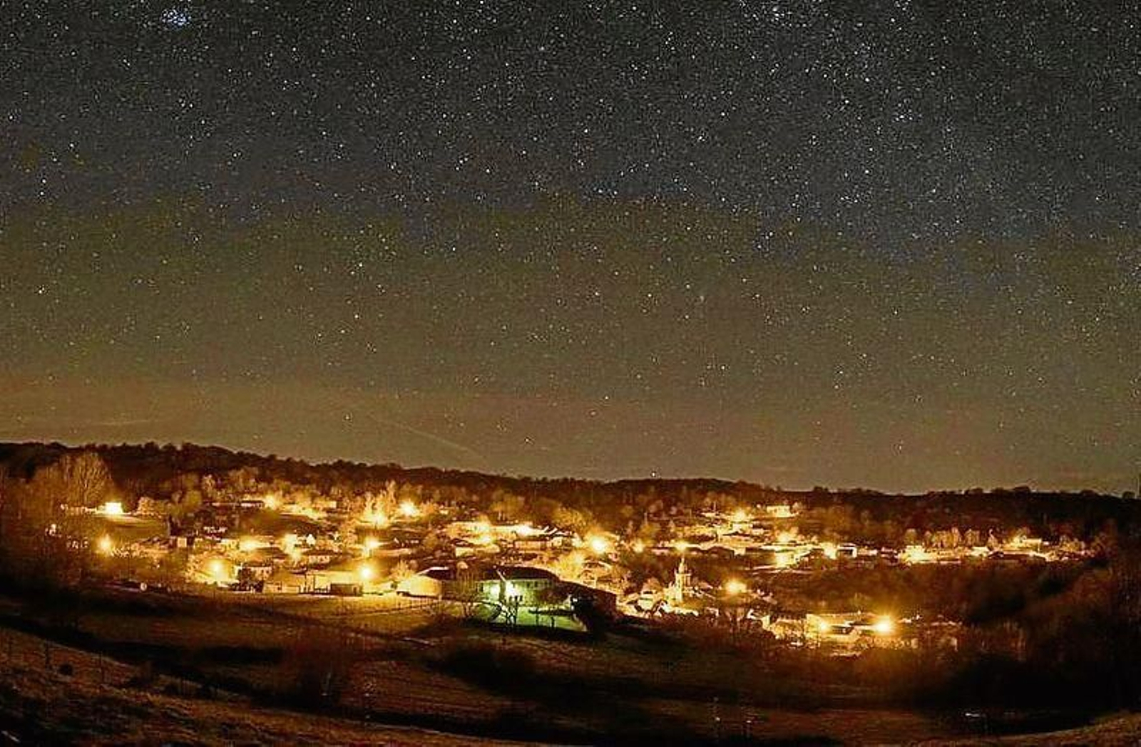 Iluminación nocturna en el Concello de A Veiga. ÓSCAR BLANCO