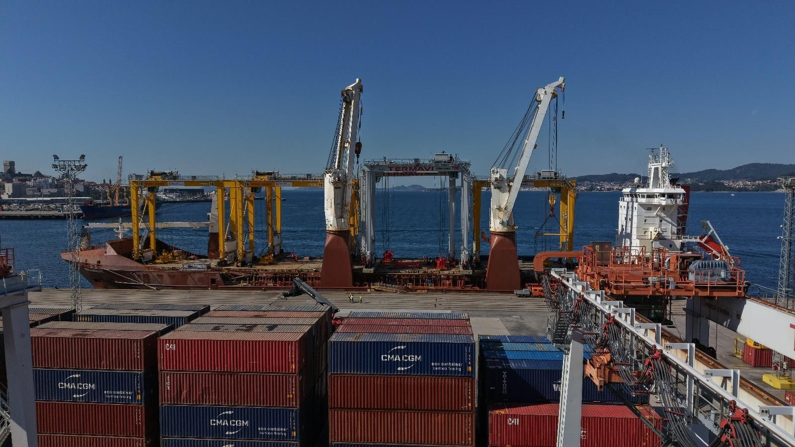 Nuevas grúas instaladas en la terminal de contenedores de Guixar