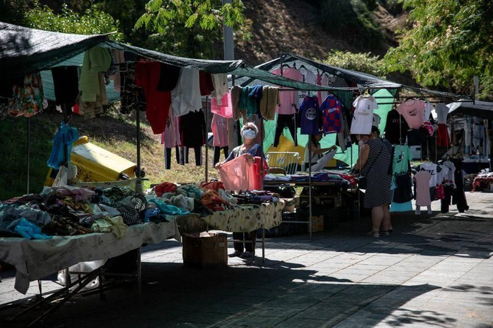 La feria de Ourense, con medidas de prevención del coronavirus (ÓSCAR PINAL).