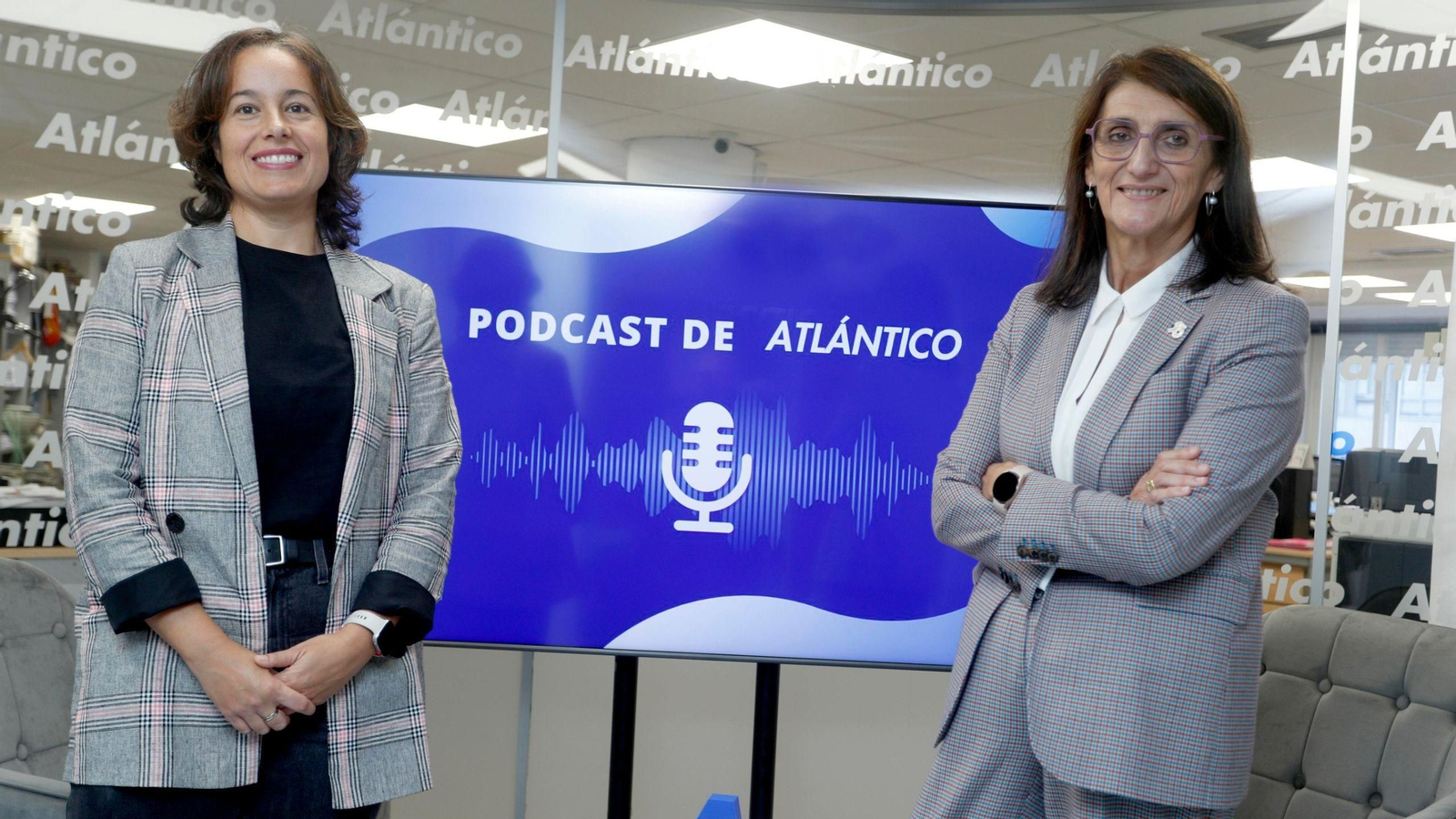 Ángeles Sanromán (dcha.), directora del Cintecx, y Mariola Norte (izqda.), técnica de comunicación.