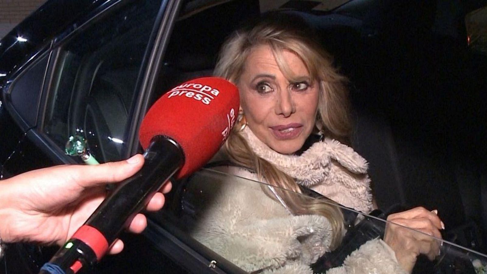 María Edite, en su coche al salir de un restaurante.