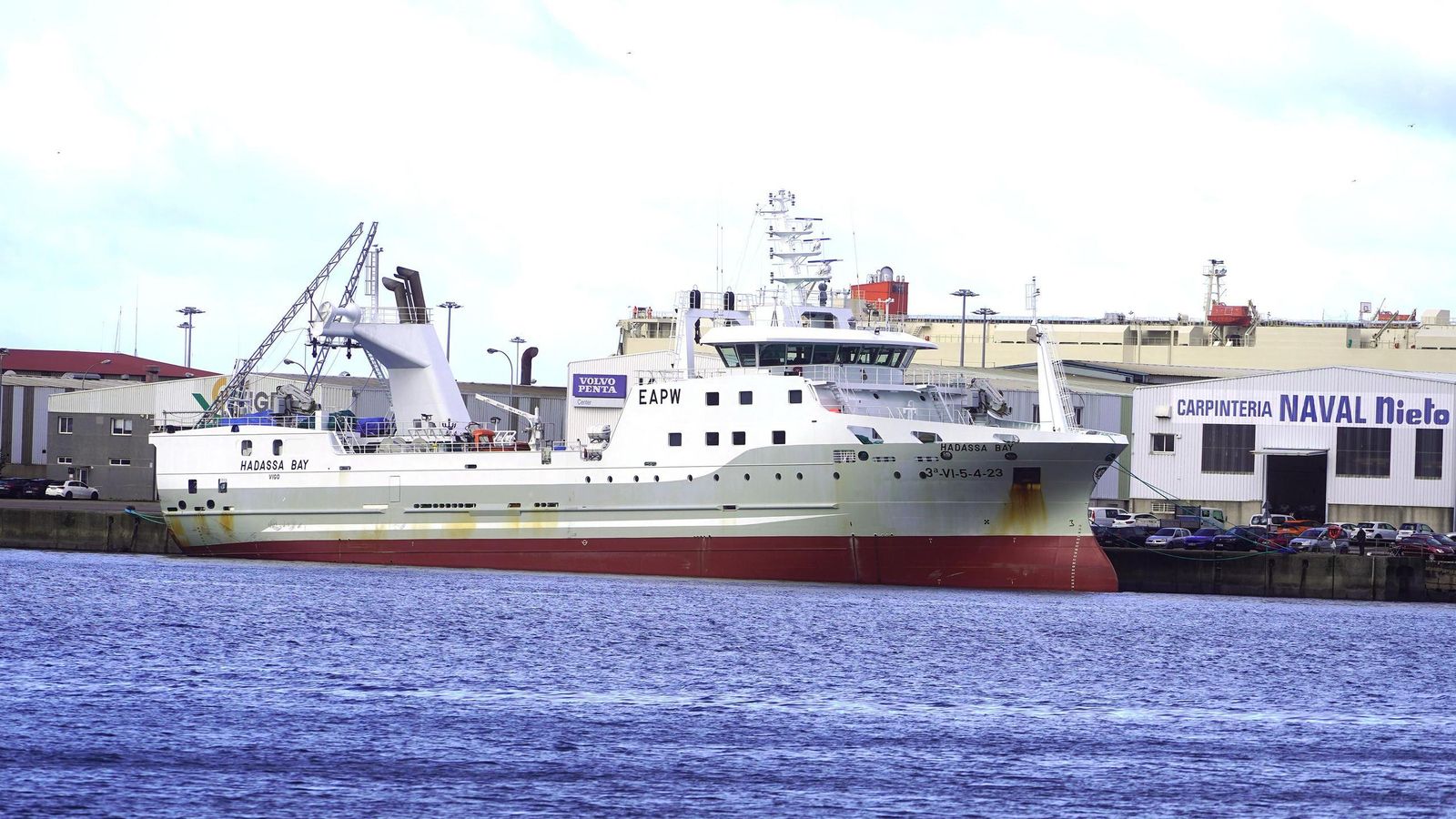 El buque 'Hadassa Bay' de la pesquera viguesa Copemar lleva un maletín de telemedicina a bordo.