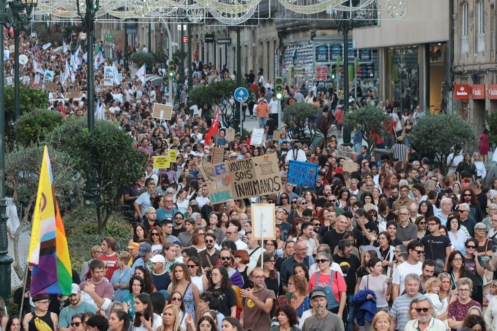 Los vigueses vuelven a tomar la calle en favor de la vivienda