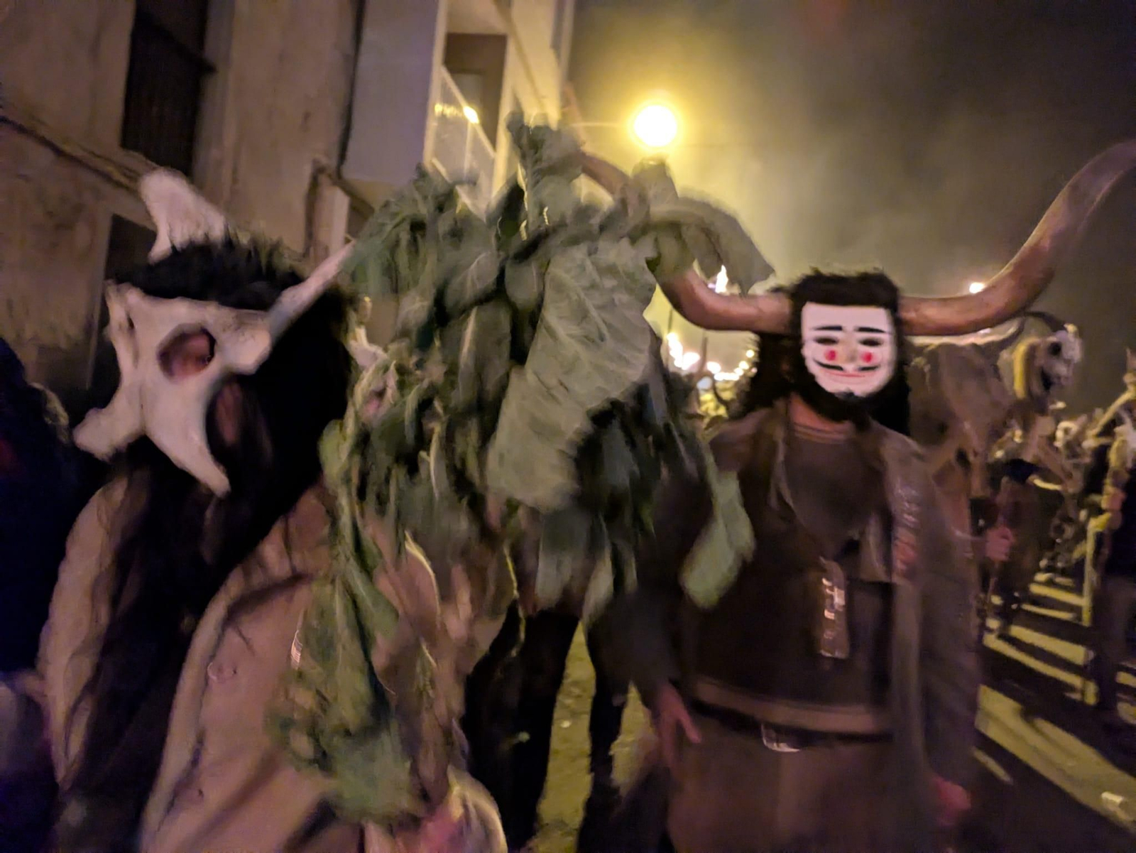 La Baixada da Marela atrae cada año a visitantes que buscan vivir un entroido auténtico, alejado de artificios.
