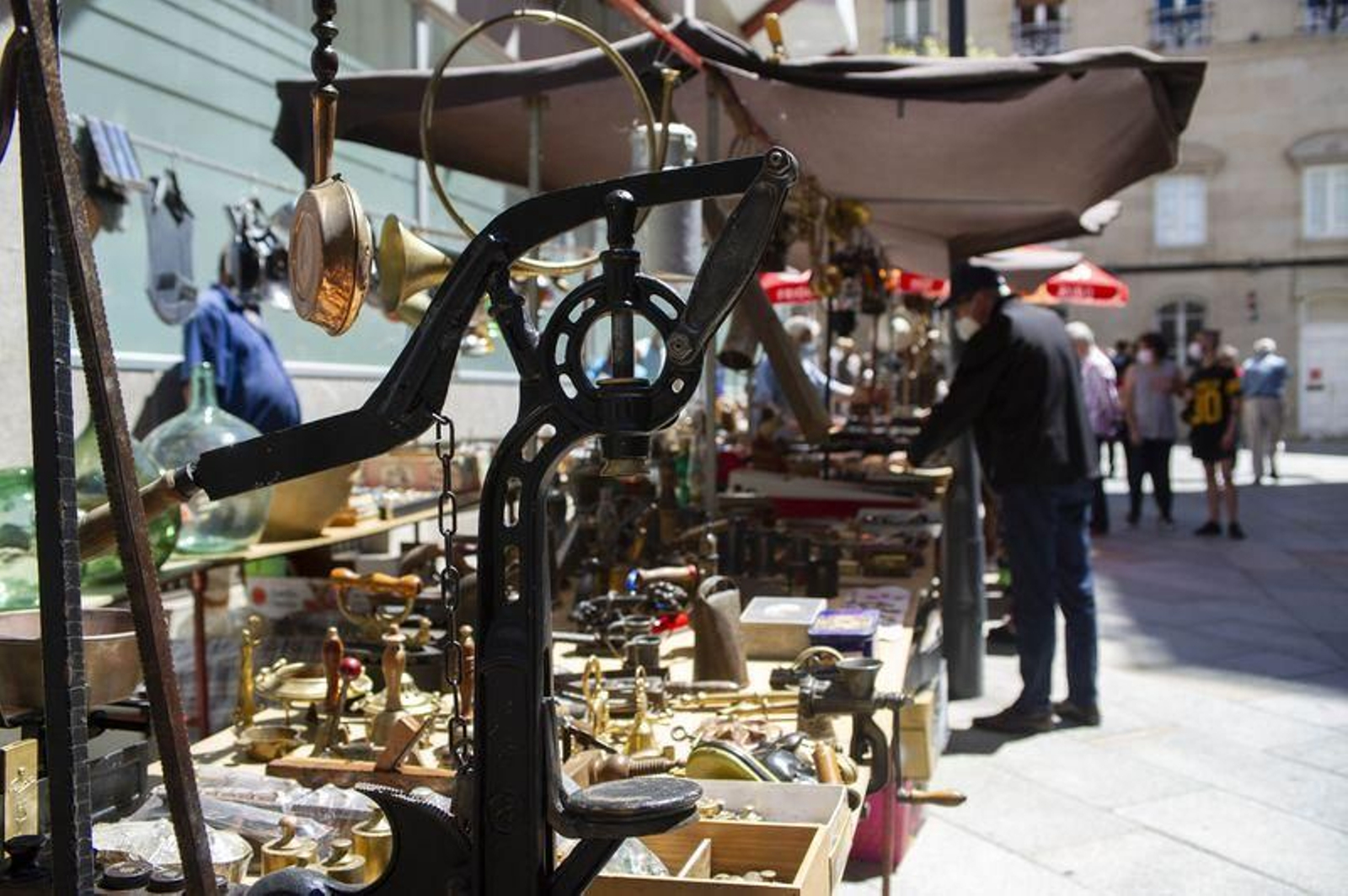 Ourense 6/6/21
Feria de antigüedades en la plaza mayor y doctor marañón

Fotos Martiño Pinal