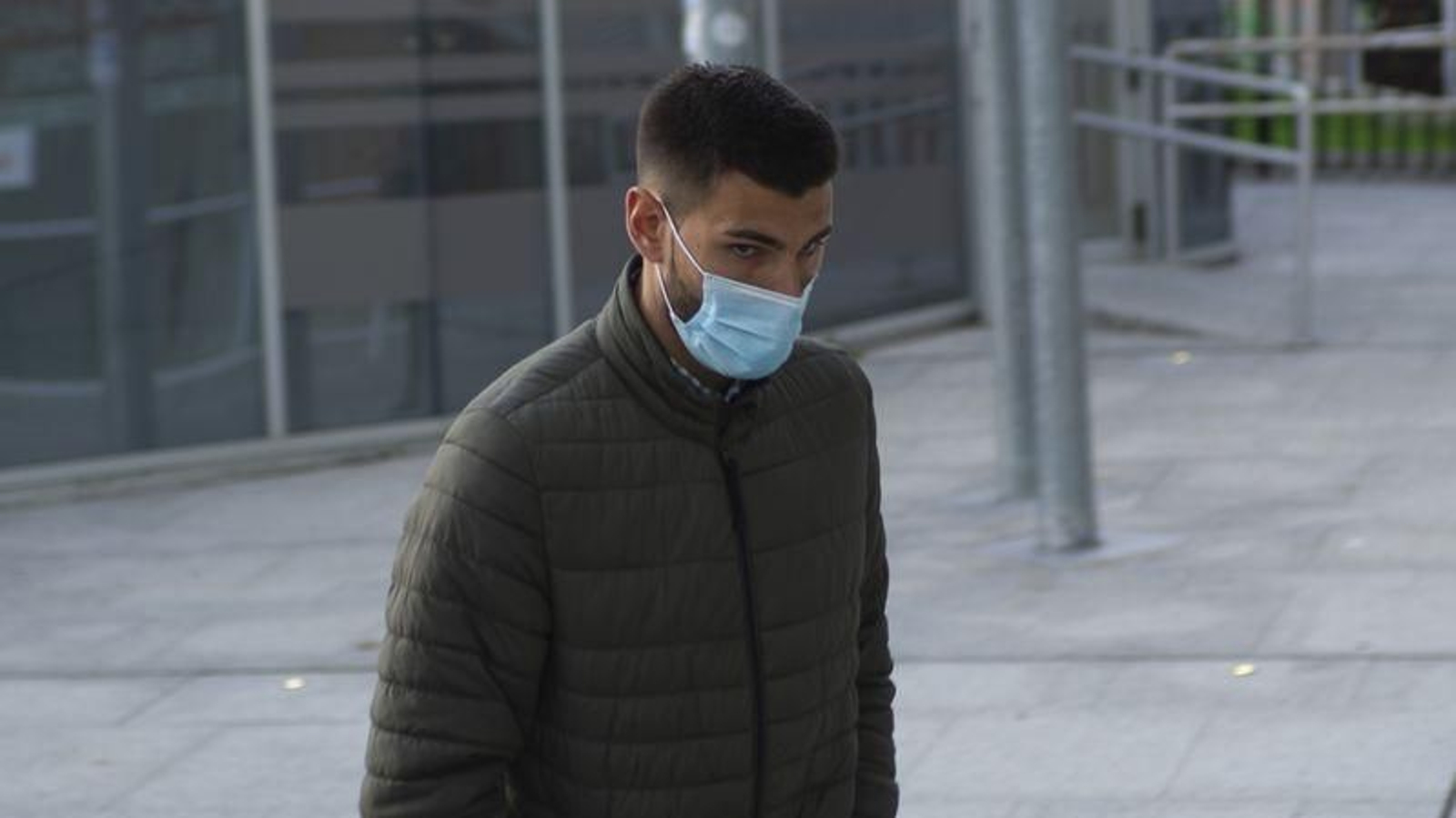 El portero ourensano Álvaro Ratón, llegando a los juzgados de Ourense.